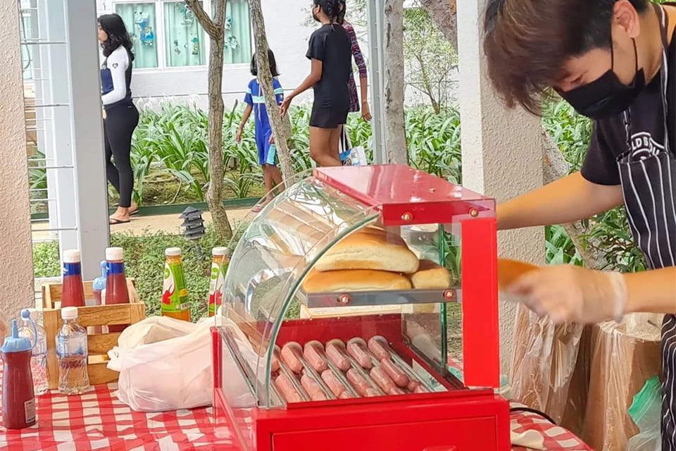 Hot Dog Bun Live Station